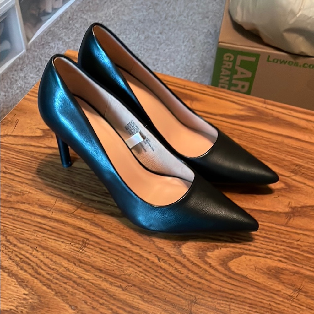Elegant Black Leather Pumps